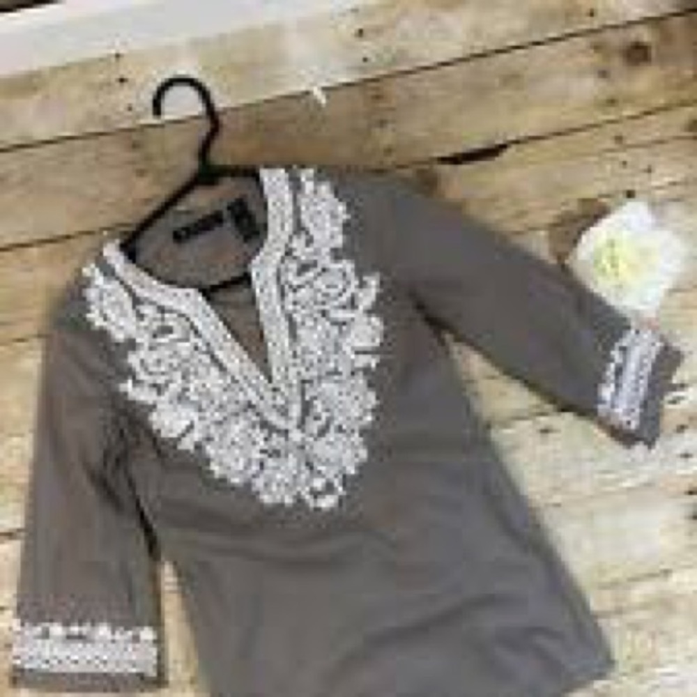 FINAL PRICE INC beautifully embroidered Cotton top